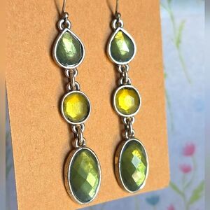 💚 Gorgeous Green and Yellow Tiered Stone Earrings ✨️